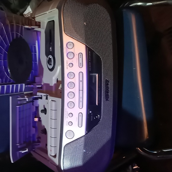 Sony CFD-S05 CD Radio Cassette Recorder Boombox - Picture 2 of 2